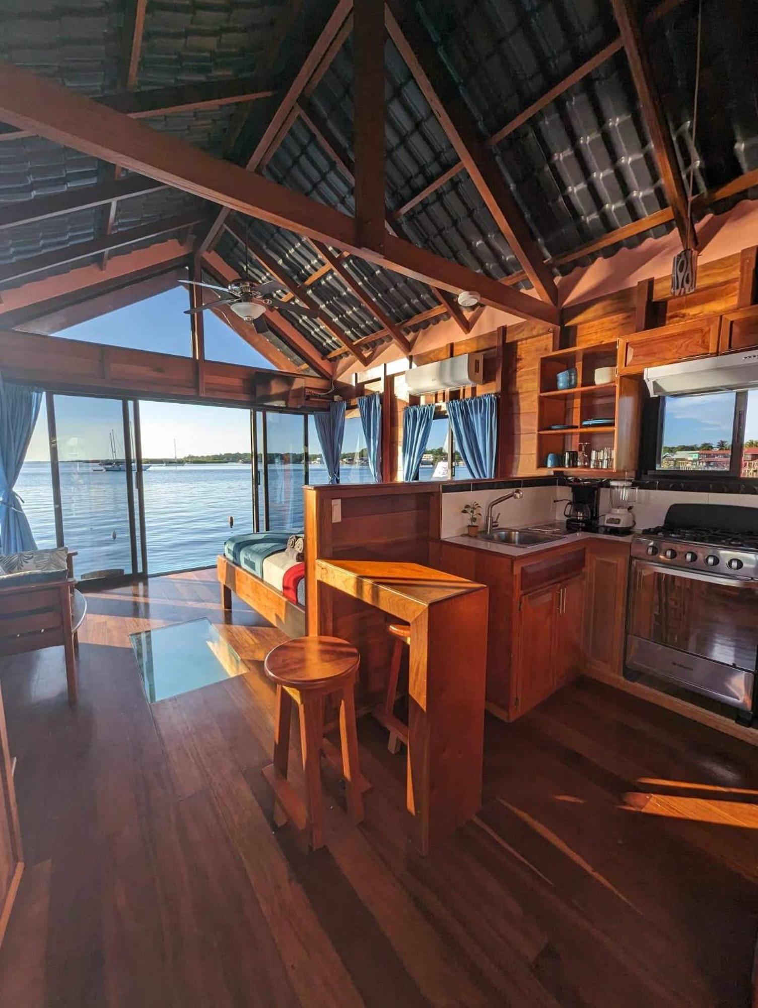 Barrbra Bnb Over The Sea Bocas Town Ngoại thất bức ảnh